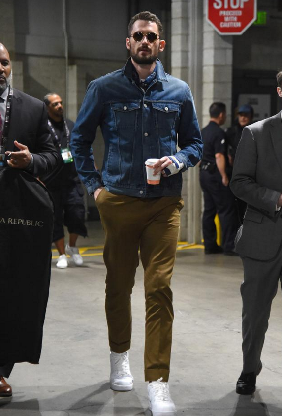 pg模拟器-包含离谱！Scout在法国队比赛中高光表现夏洛特黄蜂调整名单备战全明星赛，费城76人围绕法甲临场应变的词条